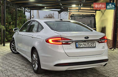 Седан Ford Fusion 2016 в 