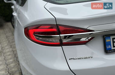 Седан Ford Fusion 2016 в 