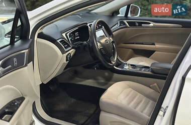 Седан Ford Fusion 2016 в 