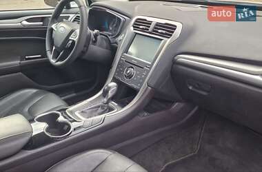 Седан Ford Fusion 2015 в 