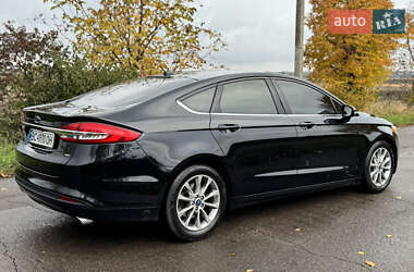 Седан Ford Fusion 2017 в 