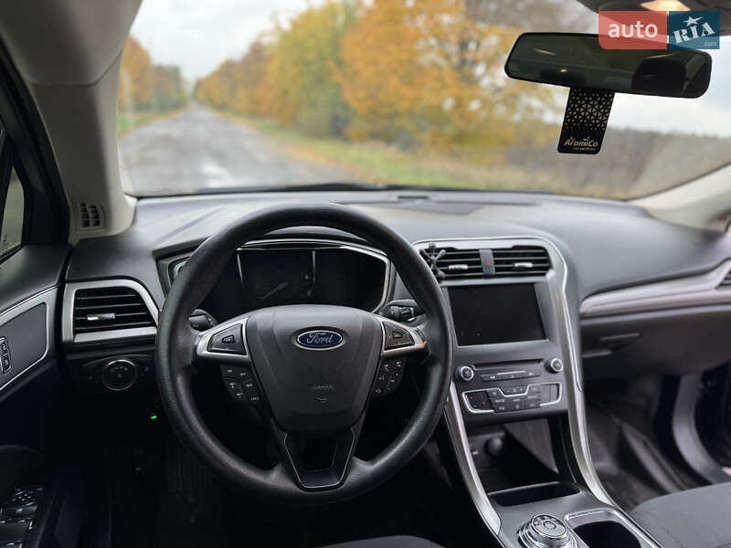 Седан Ford Fusion 2017 в Попільні