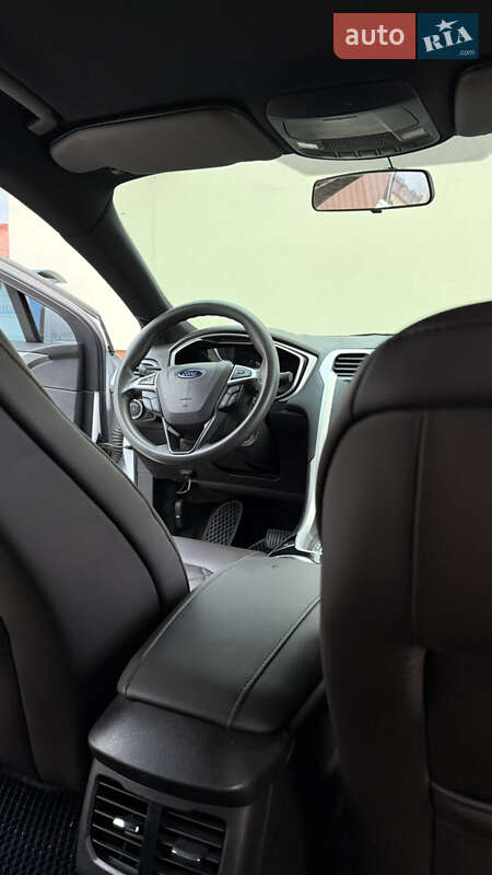 Седан Ford Fusion 2015 в Львові