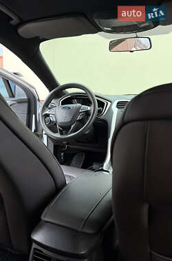 Седан Ford Fusion 2015 в 