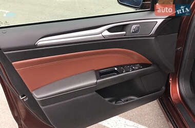 Седан Ford Fusion 2015 в 