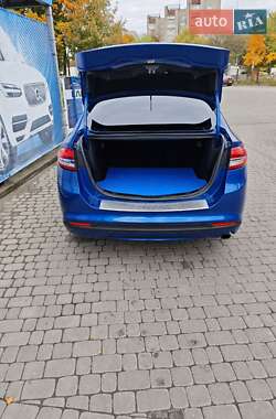 Седан Ford Fusion 2018 в 