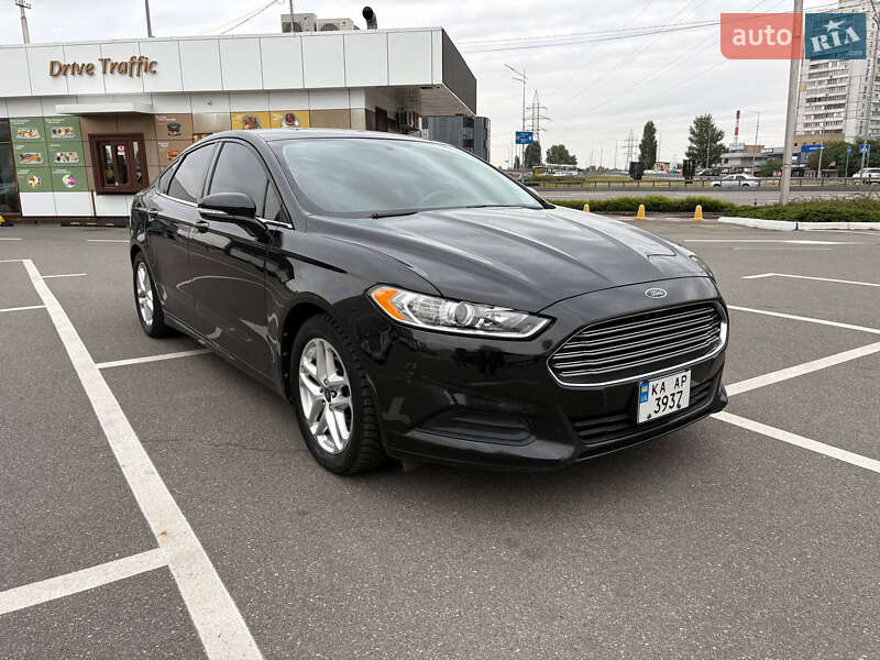 Седан Ford Fusion 2012 в 