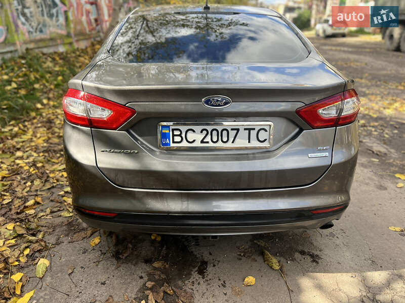 Седан Ford Fusion 2013 в Львові