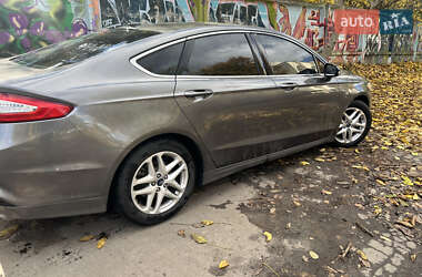 Седан Ford Fusion 2013 в 
