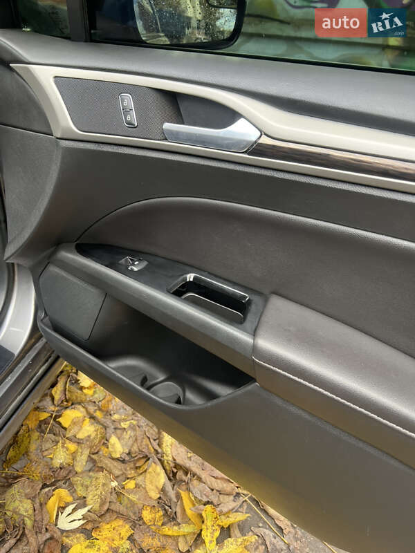 Седан Ford Fusion 2013 в Львові
