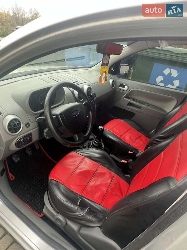 Хэтчбек Ford Fusion 2003 в Львове