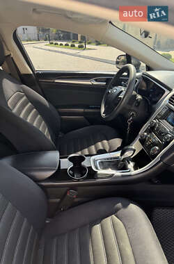 Седан Ford Fusion 2013 в 