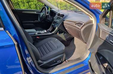 Седан Ford Fusion 2016 в 