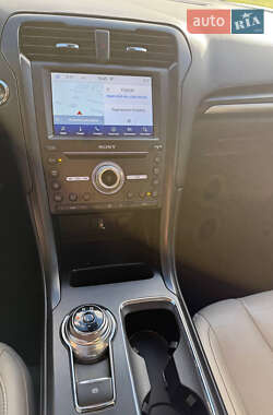 Седан Ford Fusion 2016 в 