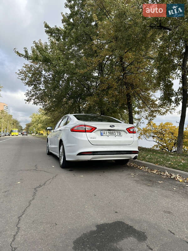 Седан Ford Fusion 2015 в Українці