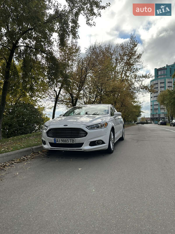 Седан Ford Fusion 2015 в Українці