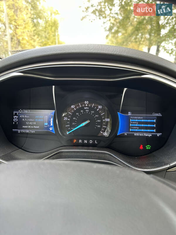 Седан Ford Fusion 2015 в Українці