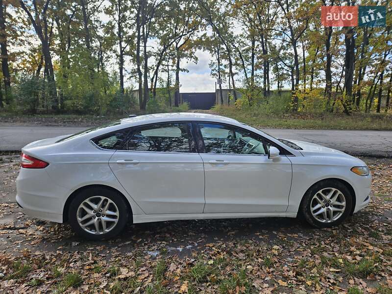 Седан Ford Fusion 2013 в Умани