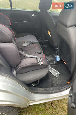 Хетчбек Ford Fusion 2011 в 