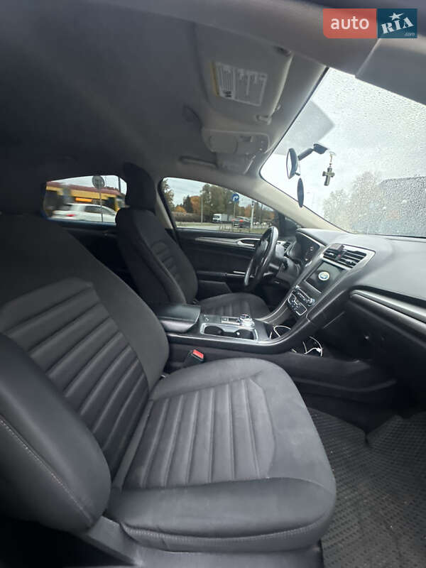 Седан Ford Fusion 2017 в Львові
