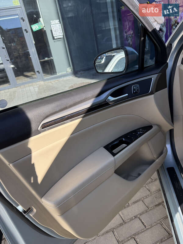 Седан Ford Fusion 2013 в Львові