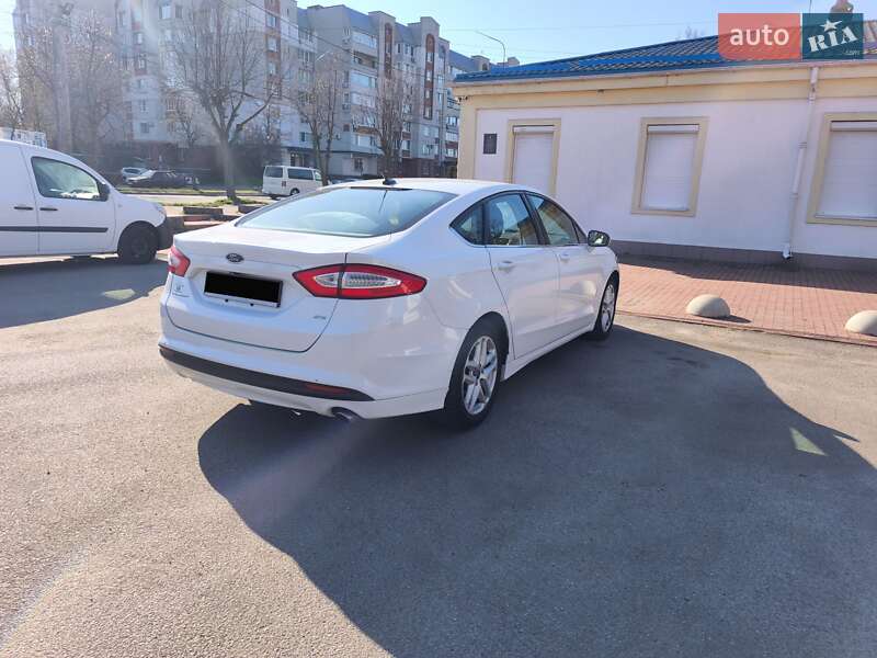 Седан Ford Fusion 2014 в Львові