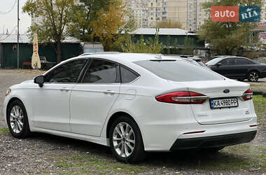 Седан Ford Fusion 2019 в 