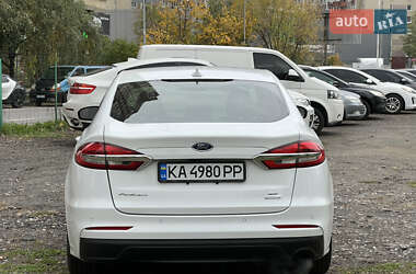 Седан Ford Fusion 2019 в 