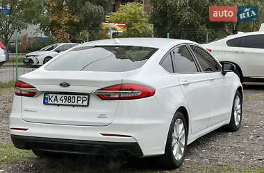 Седан Ford Fusion 2019 в 