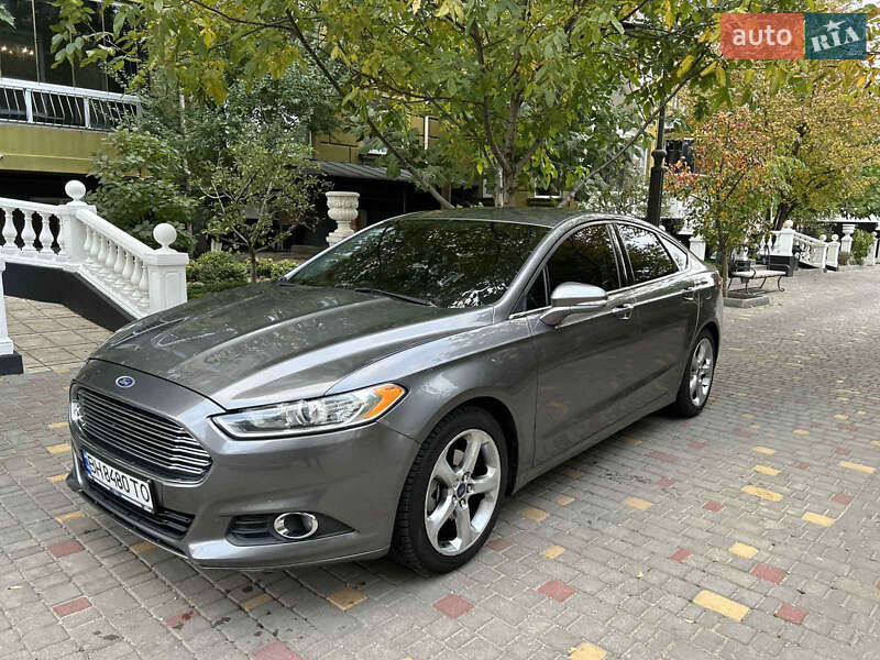 Седан Ford Fusion 2013 в Одесі