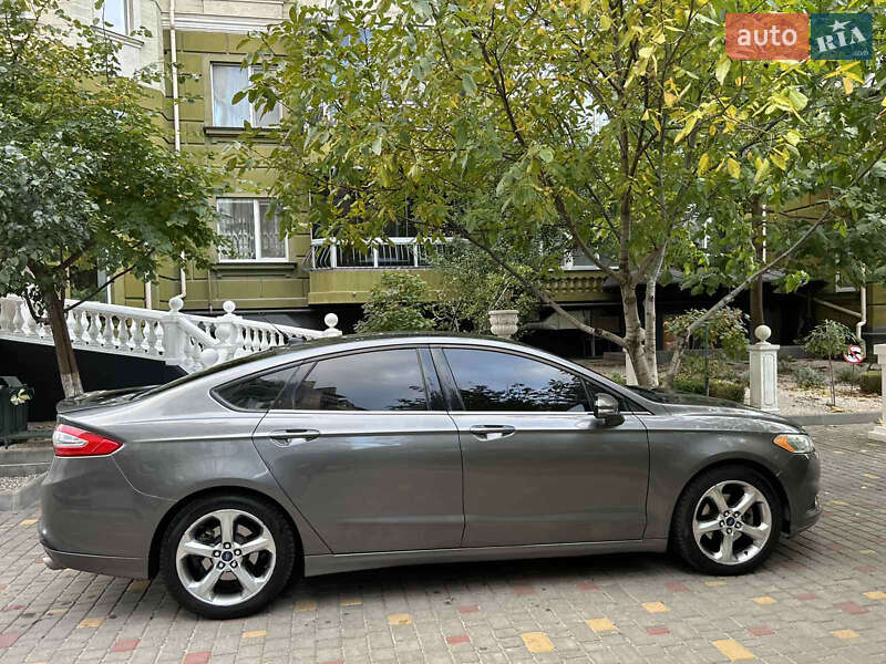 Седан Ford Fusion 2013 в Одесі