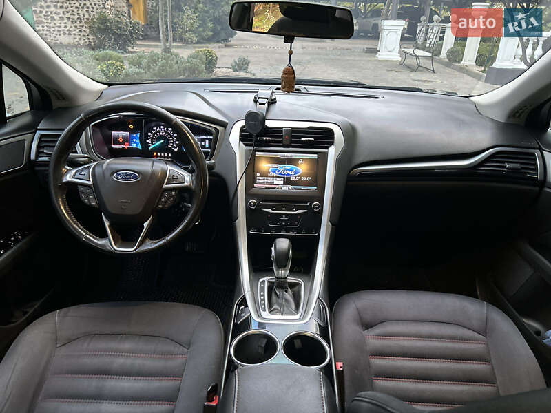 Седан Ford Fusion 2013 в Одесі