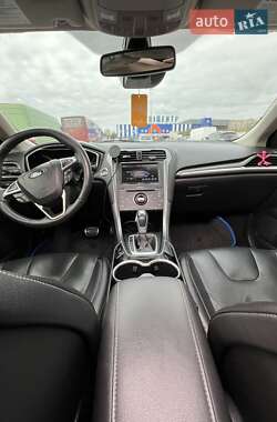 Седан Ford Fusion 2014 в 