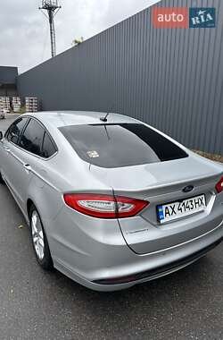 Седан Ford Fusion 2013 в 