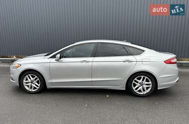 Седан Ford Fusion 2013 в 