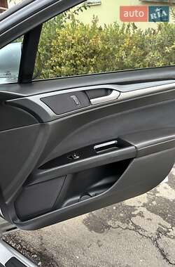 Седан Ford Fusion 2013 в 