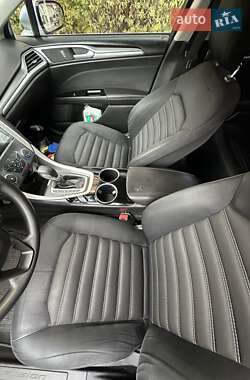 Седан Ford Fusion 2013 в 