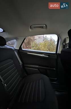 Седан Ford Fusion 2013 в 