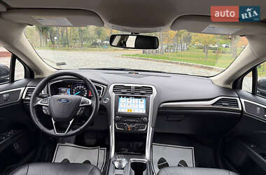 Седан Ford Fusion 2018 в  фото 18 Седан Ford Fusion 2018 в