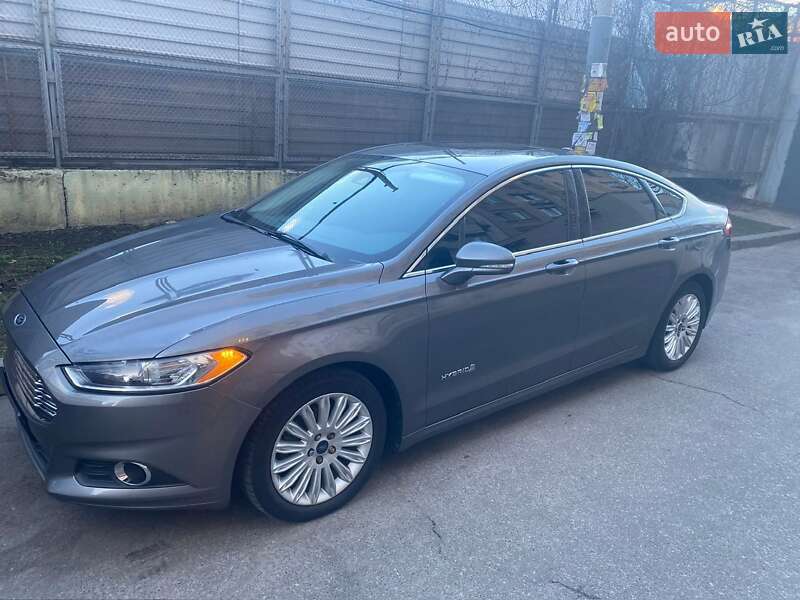 Седан Ford Fusion 2014 в  фото Седан Ford Fusion 2014 в