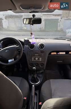 Хэтчбек Ford Fusion 2010 в 