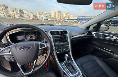 Седан Ford Fusion 2015 в 