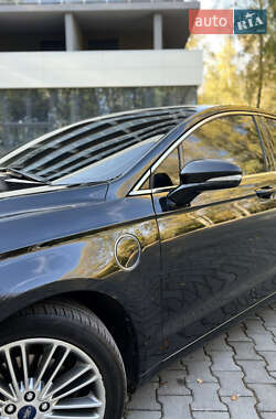 Седан Ford Fusion 2013 в 