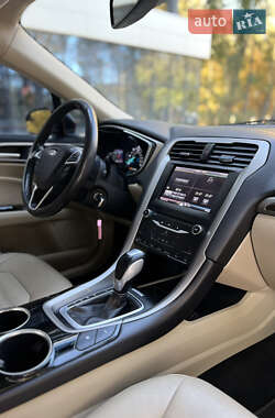 Седан Ford Fusion 2013 в 