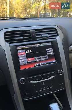 Седан Ford Fusion 2013 в 