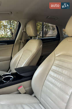 Седан Ford Fusion 2013 в 
