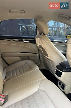 Седан Ford Fusion 2013 в 