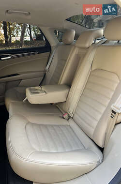 Седан Ford Fusion 2013 в 