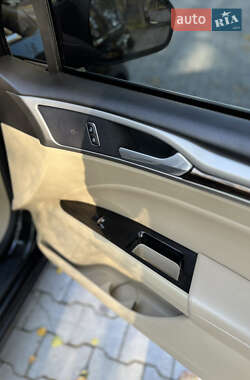 Седан Ford Fusion 2013 в 