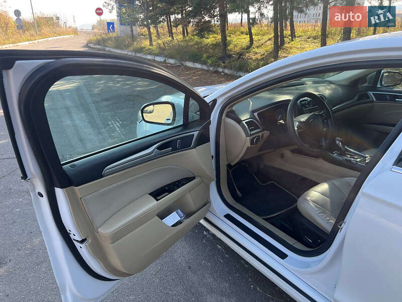 Седан Ford Fusion 2016 в Львові